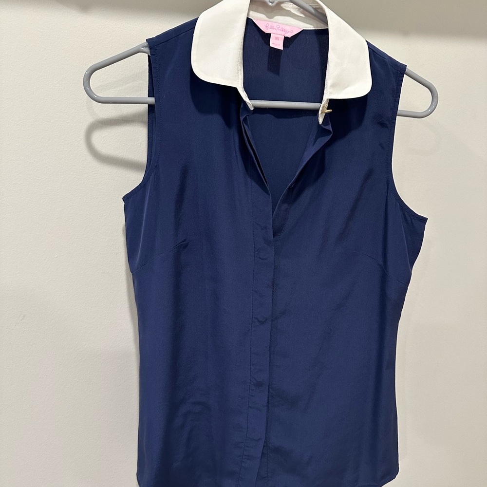 Lily Pulitzer Elegant Navy Sleeveless Blouse with White Collar